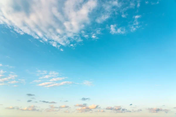 Belle Nuvole Nel Cielo Blu — Foto Stock
