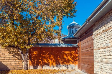 Lahiç köyündeki eski cami.