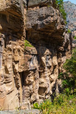 Kanyondaki sarp kayalıklar