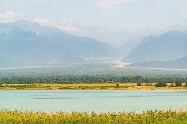 bir dağa vadide Gölü