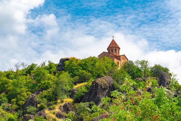 Qakh şehri yakınlarındaki eski Hristiyan kilisesi. Azerbaycan 'ın kuzeyindeki Aziz George Kilisesi. XII - XIII yüzyıllar