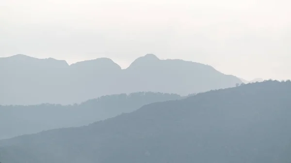 Amplio Panorama Siluetas Montaña Imágenes de stock libres de derechos