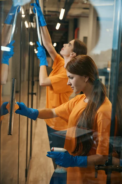 Two Cleaners Cleaning Large Windows Coworking Space Glass Scraper Special — Stock Photo, Image