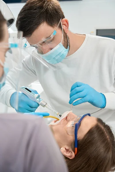 Doctor Disposable Nitrile Gloves Injecting Anesthetic Client Dental Syringe Gun — Stock Photo, Image