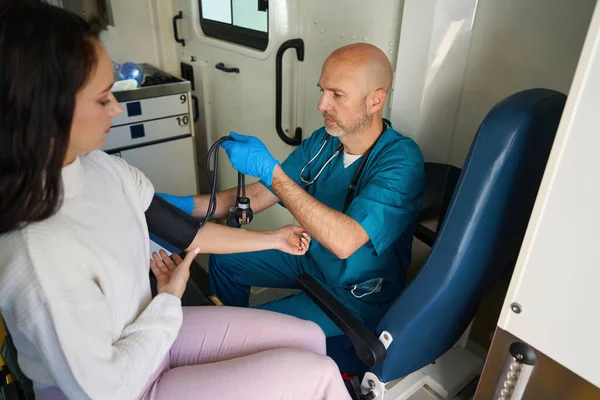 Calm Man Puts Blood Pressure Cuff Woman Arm While She — Stock Photo, Image