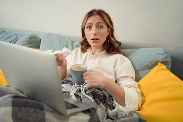 Upset Young Woman Seated Laptop Bed Holding Handkerchief Mug Hands —  Fotos de Stock