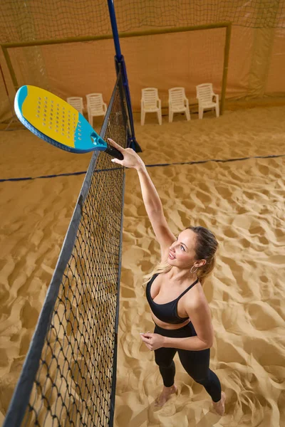 Confident Barefoot Female Sports Uniform Enclosed Play Space While Playing — Stock Photo, Image