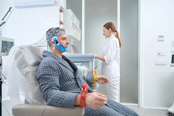 Modern Eeg Procedure Electroencephalography Medical Center Patient Hospital Gown Connected — Stockfoto