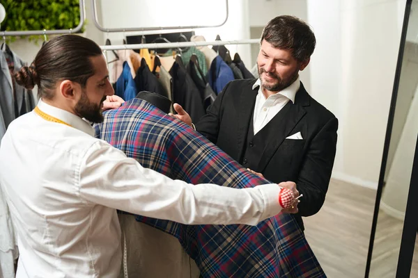 Smiling Customer Selecting Material His New Suit Aided Experienced Tailor — Stock fotografie