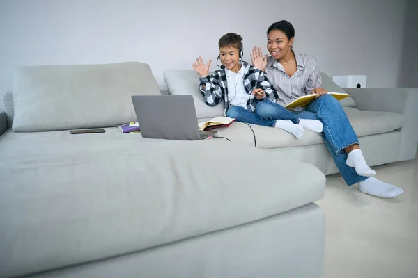 Online Learning Home Boy His Mom Sitting Couch Laptop Headset — 스톡 사진