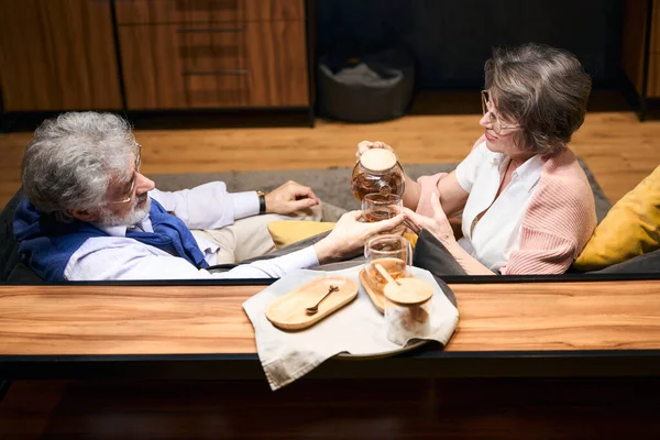 Elderly Man Woman Sitting Sofa Hotel Male Holding Cup Lady — 图库照片