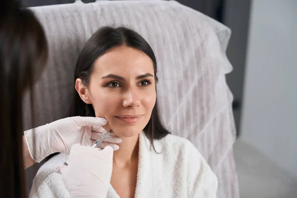 Client Sitting Couch Salon Cosmetologist Protective Gloves Doing Beauty Injections — Stock Photo, Image