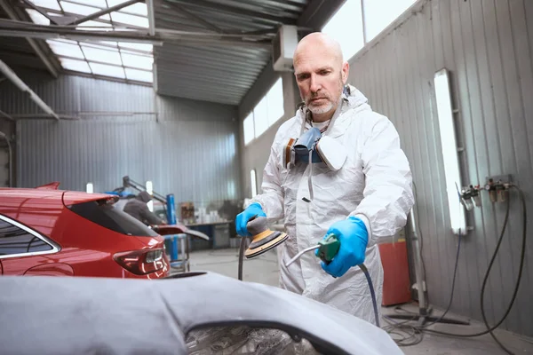 Auto Repair Shop Worker Repairs Part Car Body Man Uses — Stock Photo, Image