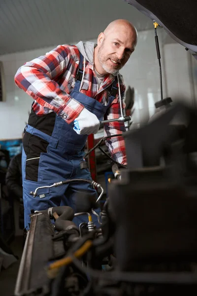 Handsome Man Plaid Shirt Repairing Car Master Uses Special Tool — Stock Photo, Image