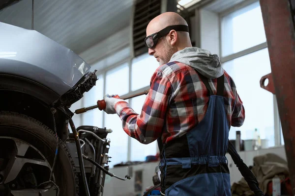Auto Repairman Protective Glasses Works Spotter Car Repair Man Work — Stock Photo, Image