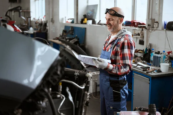 Satisfied Man Stands Workshop Working Documentation His Hands Next Car — Stock Photo, Image