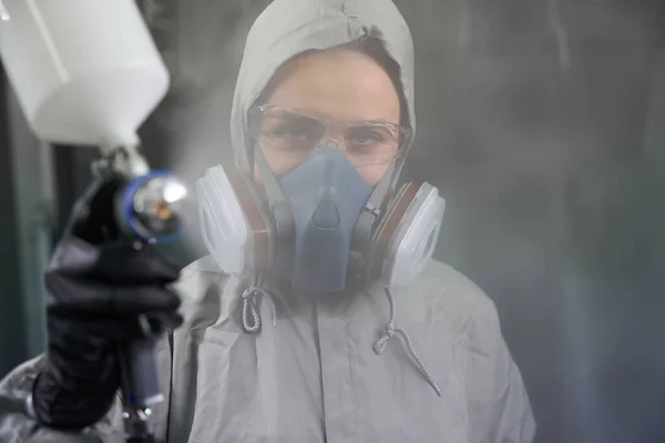 Close View Professional Woman Worker Workwear Looking Spraying Paint Camera — Stock Photo, Image