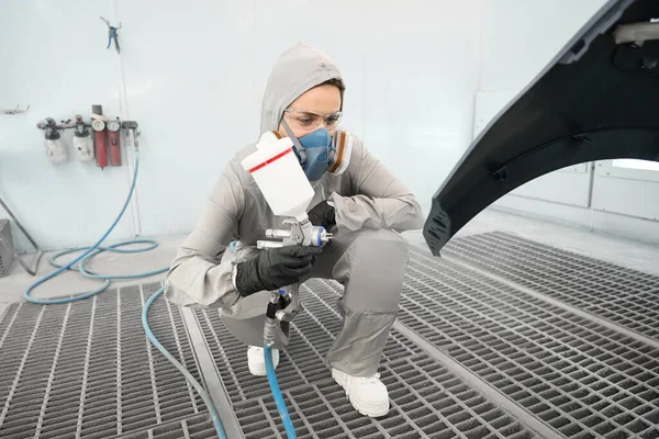 Attractive Woman Employee Protective Workwear Squatted While Painting Car Detail — Stock Photo, Image