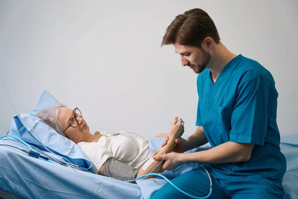 Patient Being Treated Cardiology Department She Taken Care Young Nurse — Stock Photo, Image