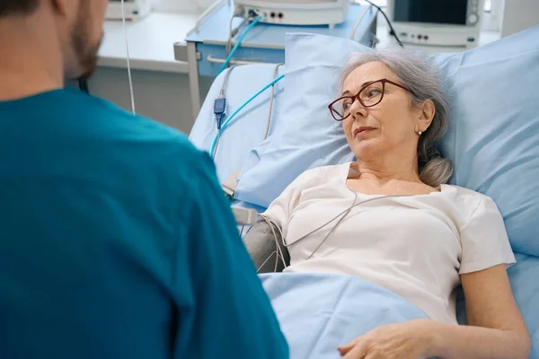 Paziente Anziana Sottoposta Esame Trattamento Presso Reparto Cardiologia Viene Consultata — Foto Stock