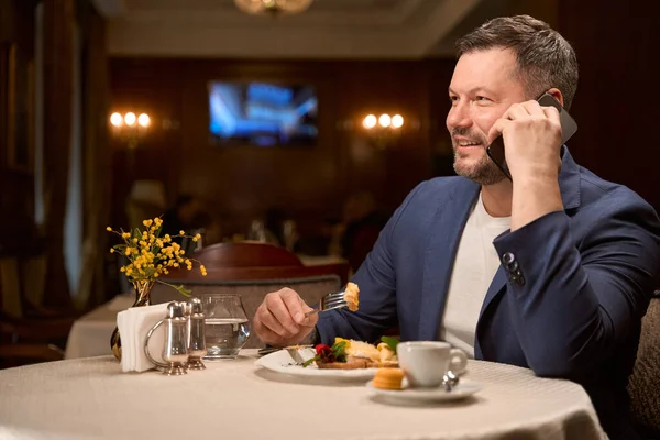 Busy Man Talking Cellphone Business Partners Lunch Break Restaurant Discussing — Stock Photo, Image