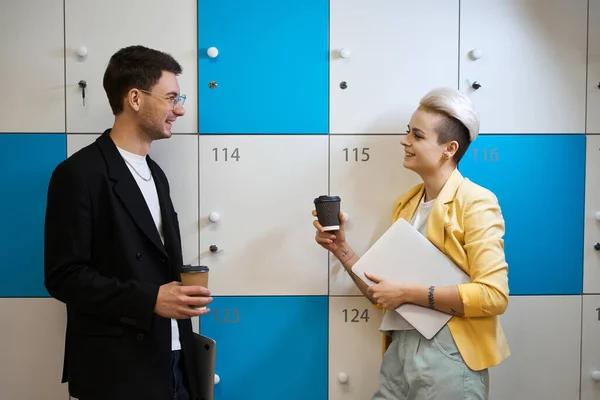 Cheerful Friends Laptops Drinking Coffee Talking Safety Lockers Working Cowork — Stock Photo, Image