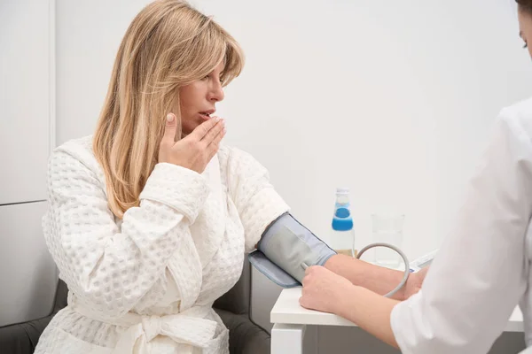 Female Doctor Measures Blood Pressure Woman Patient Has Special Cuff — Stock Photo, Image