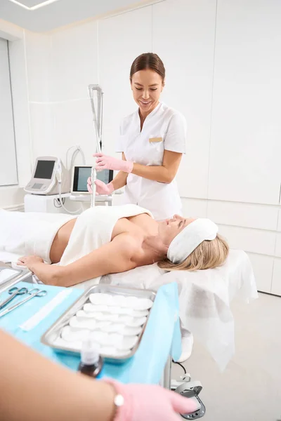 Woman Clinic Procedure Laser Peeling Co2 Resurfacing Staff Uses Modern — Stock Photo, Image