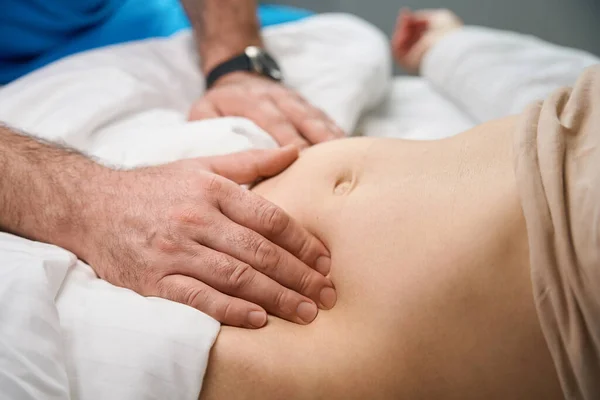 Close View Hands Doctor Doing Abdominal Examination Female Patient Bed — Stock Photo, Image