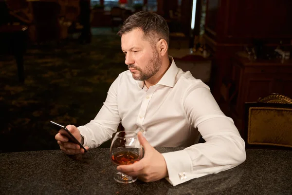 Serious Bearded Male Customer Texting His Wife Mobile Phone While — Stock Photo, Image