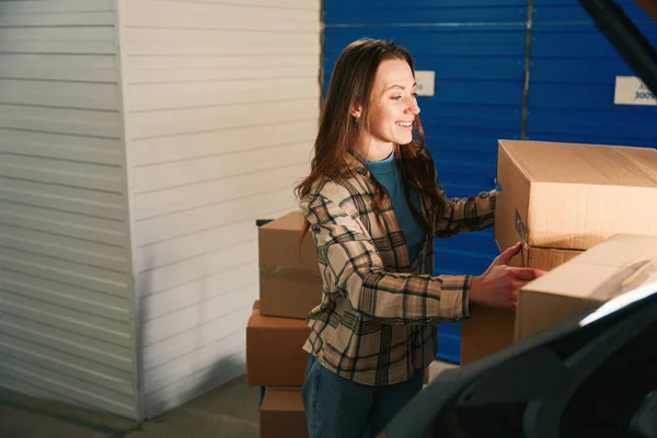 Happy Lady Puting Cardboard Boxes Trunk Car Warehouse Self Storage — Stock Photo, Image