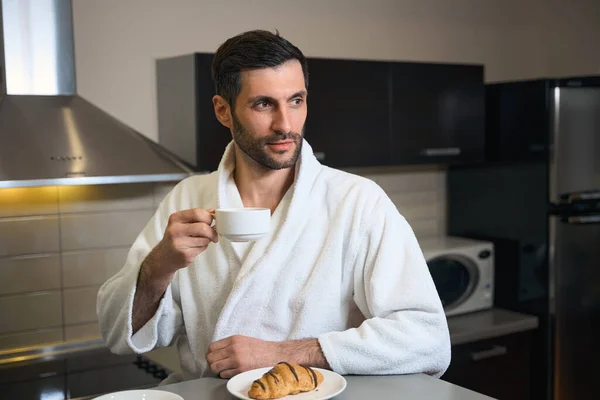 Gasten Van Het Hotel Gelegen Keuken Met Koffie Gebak Overdekte — Stockfoto