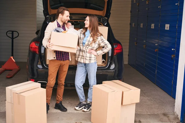 Smiling Woman Man Standing Open Trunk Car Warehouse Looking Each — Stock Photo, Image