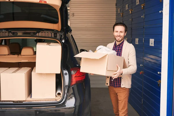 Smiling Guy Standing Open Trunk Car Boxes Warehouse Holding Big — Stock Photo, Image
