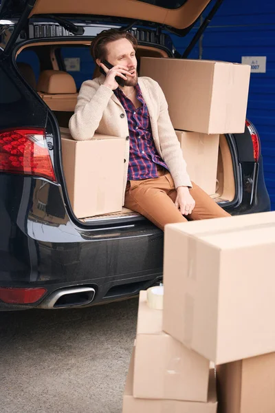 Pretty Man Sitting Calling Trunk Car Storage Warehouse Cardboard Boxes — Stock Photo, Image