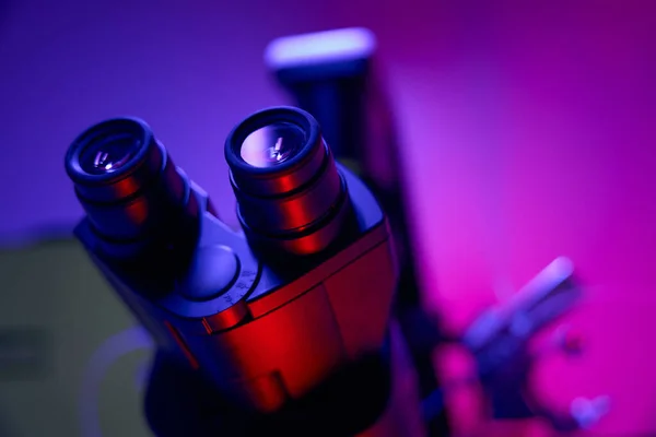 Stereoscopic Microscope Standing Desk Microbiology Laboratory Scientist Researches Macro Micro — Stock Photo, Image