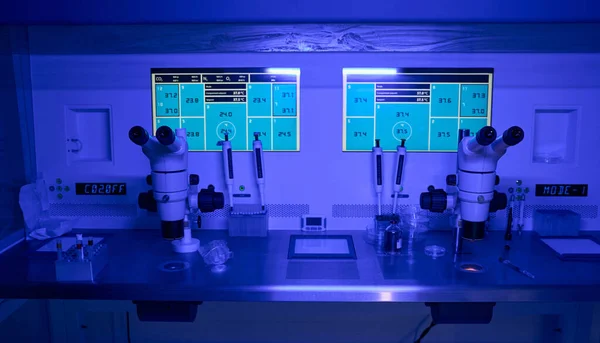 Widok Modne Zaawansowane Wyposażenie Laboratorium Genetyki Reprodukcji Uprawy Przechowywania Zarodków — Zdjęcie stockowe