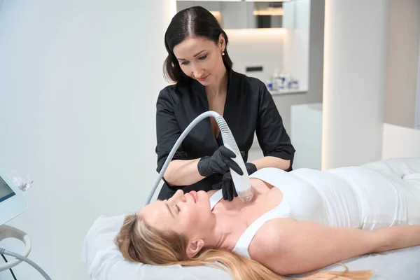 Specialist Performs Lifting Procedure Decollete Area Blonde Client Lies Cosmetic — Stock Photo, Image