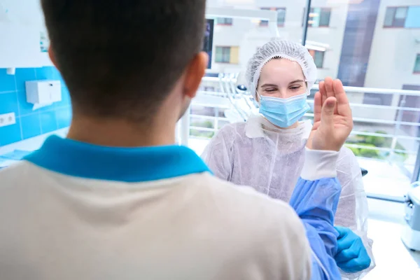 Woman Assistant Surgical Uniform Prepares Surgeon Operation She Puts Sterile — Stock Photo, Image