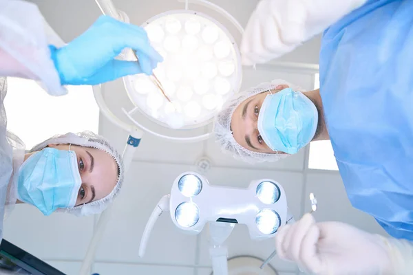 Dokter Assistent Chirurgische Uniform Zijn Operatiekamer Kamer Licht Steriel — Stockfoto