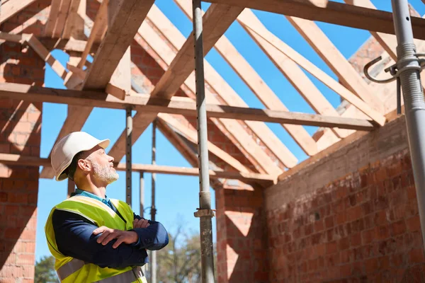 Male Roofer Safety Vest Hardhat Looking Roof Beams Contemplating Ceiling — Stock Photo, Image