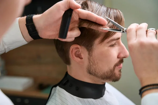 Cropped View Hands Barber Trimming Hair Young Man Scissors Modern — Stock Photo, Image