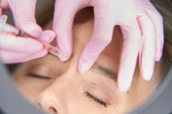 Cosmetologist Makes Beauty Injections Blonde Woman Specialist Works Brow Area — Stock Photo, Image