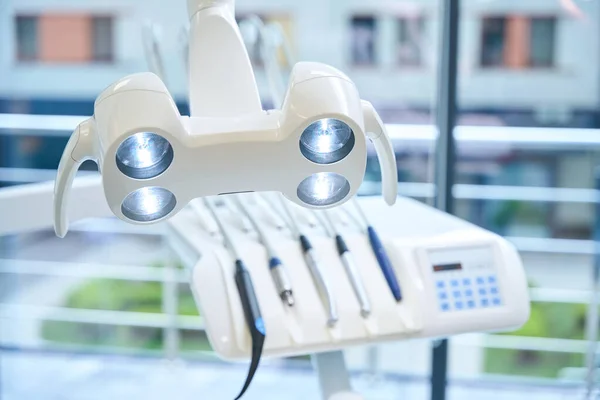 Modern Utrustning Arbetsplatsen För Läkare Tandvårdsklinik Kontrollpanel Och Munstycken Tandläkarutrustning — Stockfoto