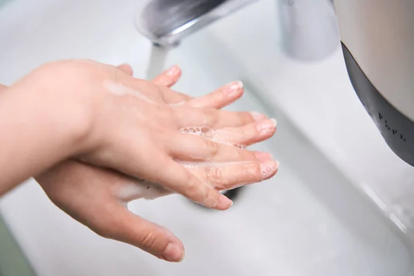 Female Washes Her Soapy Hands Tap Patient Has Neat Manicure — Stock Photo, Image