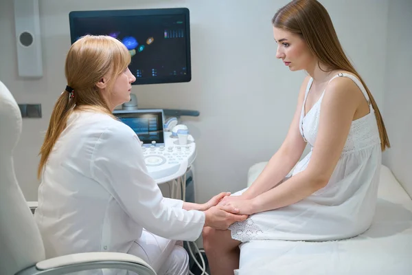 Female Doctor Ultrasound Room Young Patient Doctor Comforts Sad Woman — Stock Photo, Image