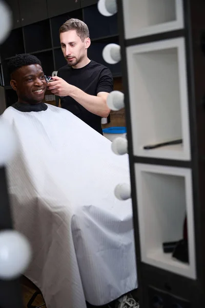 African American Guy Sits Front Mirror Hairdressers Chair Master Makes — Stock Photo, Image