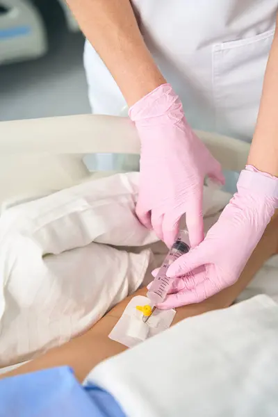 Nurse Makes Injection Patients Vein Large Syringe Medical Staff Wearing — Stock Photo, Image