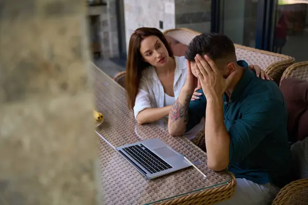 Upset Unshaven Man Sits Terrace Front His Laptop His Wife — Stock Photo, Image
