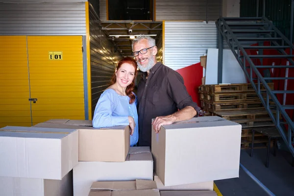 Man Woman Stand Boxes Things Married Couple Warehouse — Stock Photo, Image